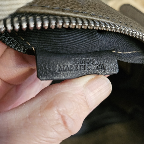 Authentic Loewe anagram Unisex messenger bag ,guitar adjustible  strap - Picture 8 of 12